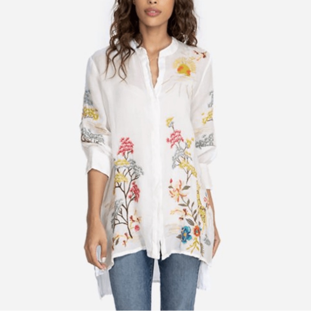 Johnny Was 100% Ramie white button up blouse with safari embroidery giraffe